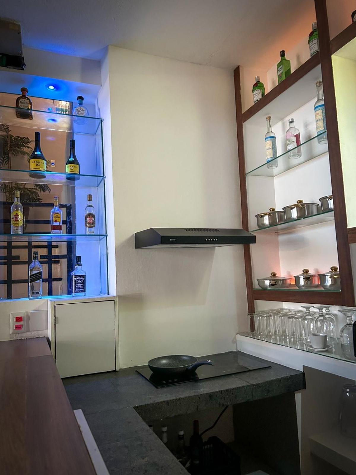 Spartacus Hostel Boutique For Men Пуэрто-Вальярта Экстерьер фото