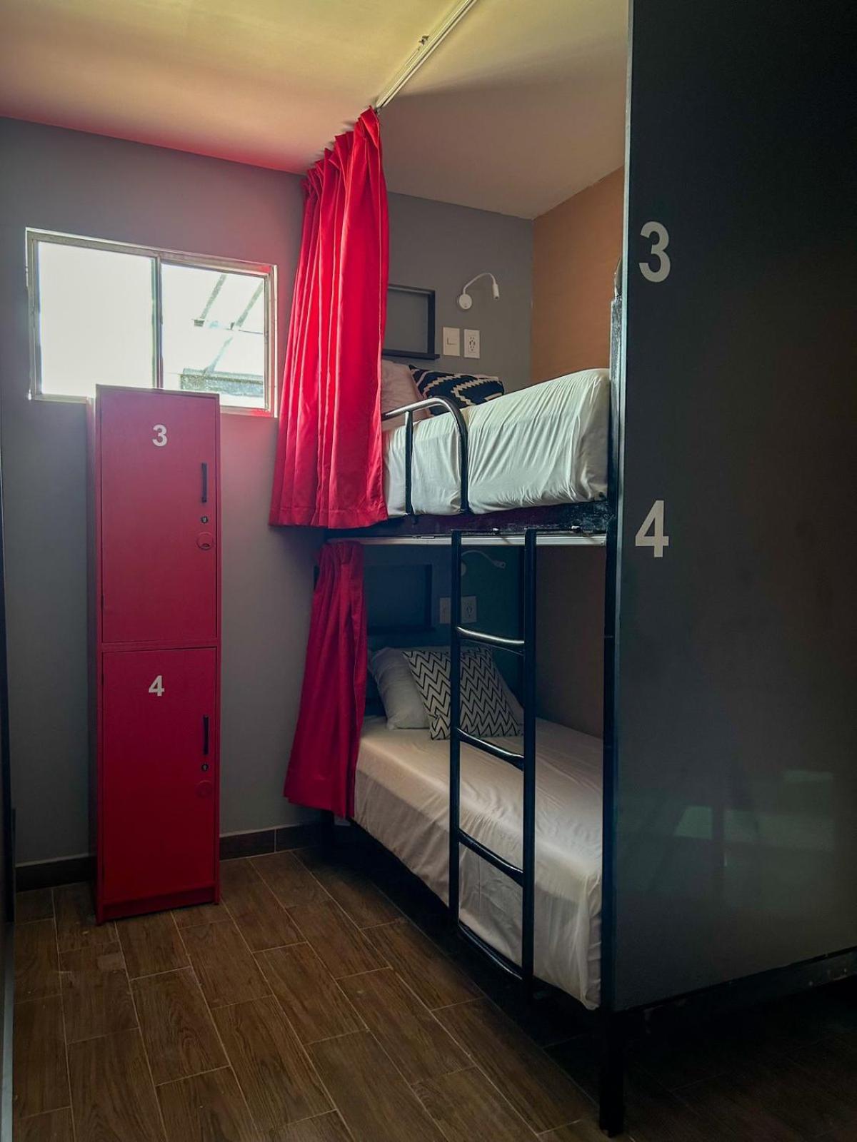 Spartacus Hostel Boutique For Men Пуэрто-Вальярта Экстерьер фото